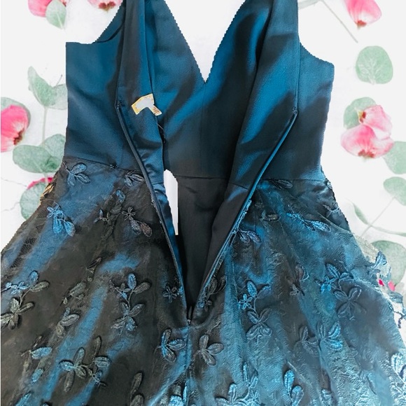 Dress The Population “Darleen” Peacock Embroidered Cocktail Dress - Picture 6 of 12